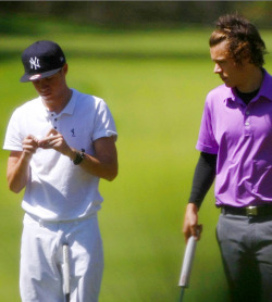 harryswinston-deactivated202110:  Harry and Niall Playing Golf At Karrinyup Golf Course In Perth 