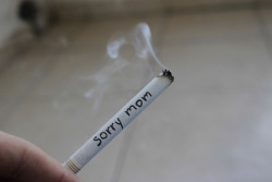 diariodiunadolescenteblog:  “Sparirei in quella nuvola di fumo, se potessi.”