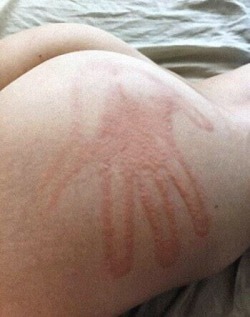 georgedark: justinesoumise: Votre main… her spanking dreams 