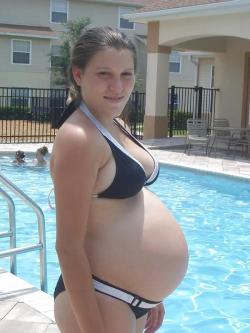 selfshotpreggo:  More beautiful pregnant women for you to enjoy - jack Submissions welcome, for details see main page.