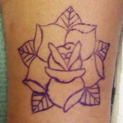 Getting ready to do a traditional rose on Carlos.  #ink #traditionaltattoorose #stencil #apprentice #rose  (at Raven&rsquo;s Eye Ink)