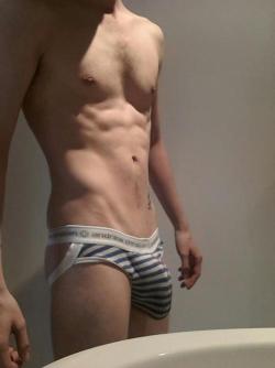bulgeboy12:  Look what I found :) maleaddictions:  More eye candy at maleaddictions.tumblr.com   