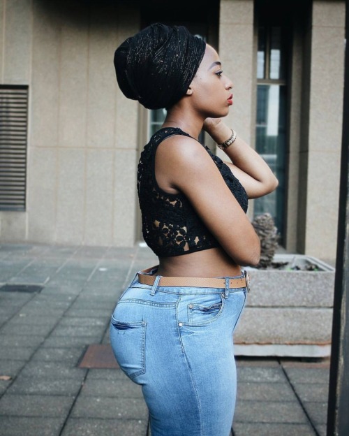 Sex phatculos:  @mpho_khati is an African brick pictures