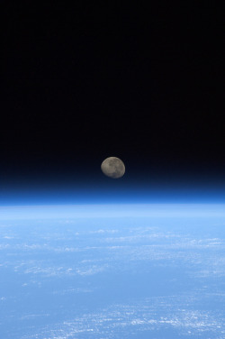 drxgonfly:   Moon-set seen from the ISS by europeanspaceagency on Flickr. 