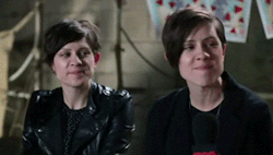 nottonight-imonfire:I SWEAR TO FUCKING GOD NO ON IS MORE TERRIFIED AT TEGAN AND SARA “TWIN” MOMENTS THAN SARA FUCKING QUIN. 