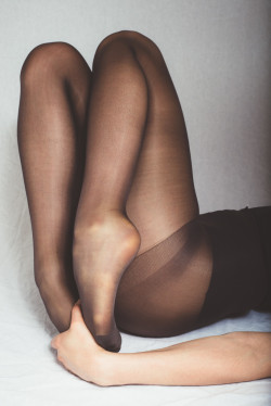 spiltmylk:  New post from my blog at http://www.spiltmylk.com/stretching-in-two-layers/Stretching in two layersCan you tell I’m wearing nude pantyhose underneath? 