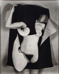 latenebreuse:  Jeffrey Silverthorne. Nude with Paper, 1980. 