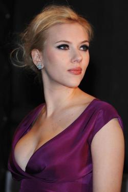 sexyandfamous:  Scarlett Johansson