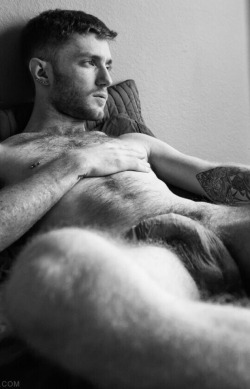 thebearunderground:  The Bear Underground - Best in Hairy Men (since 2010)🐻💦 Over 40,000 followers and  62k+ posts in the archive 💦🐻   Sexy in repose&hellip;