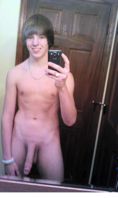 boys-selfies:  Josh, 18, Usa.