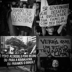 verbalizou:    2013: O ano em que o Brasil cansou de gritar por gols, e decidiu gritar pela história. Sorry for the inconvenience, we’re changing the country. 