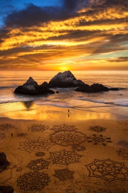 dd-mex:  sunset run, sand art, Ocean Beach,