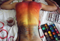offeingg:  ink-n-severedties:  Favorite thing to do ever  Someone let me paint their back like this please 