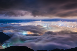 nubbsgalore:taipei glows under a blanket fog in these photos by wang wei zheng. (see also: dubai) 