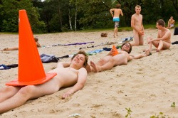 damoberry:  gaypegasus:  Beach Games  Why can’t all traffic cones be like this? 