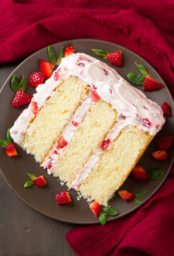 do-not-touch-my-food:    Strawberry Cake   