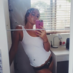 chiefnightmarecreation:  tayyy-269:  For you anon  Gorgeous Aussie Babe