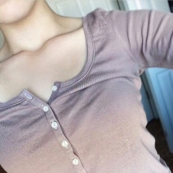 shed-pounds:  Don’t you want to look good in clothes like this?  And the collarbones and the body. You can do this. It’s all about self control and the right foods.