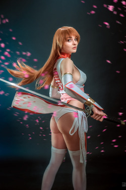 hotcosplaychicks:  Kasumi by Haji-san Check out http://hotcosplaychicks.tumblr.com for more awesome cosplay