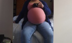 preggoalways:What’s better than a big belly….. this one is an old pic for sure. Going down memory lane here