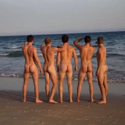 Nudity and the sea. #BeachNudes #NaturalInNature #naturists https://t.co/Mi0rxfA1zY  https://twitter.com/planet_nude/status/939453434897534976?s=19