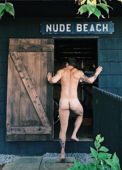 Alanh-Me:    33K  Follow All Things Gay, Naturist And “Eye Catching”     Sweet