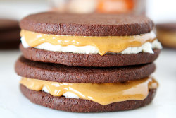 fullcravings:  Homemade Oreos with Peanut Butter 