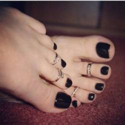 black toes nail polish