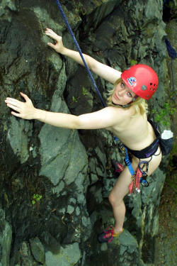 nudisthotspot:  nakedjim:  Letâ€™s do some climbing - this looks like a blast!  Fun! 