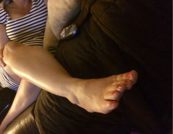 wifesprettypinktoes:  Toes and Tits