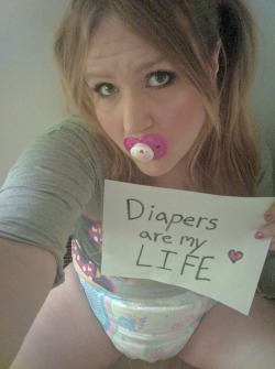 lesliefaye88:  Does lil princess look sweet in her diapers?