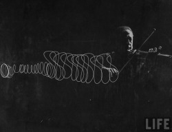 wnycradiolab:  photojojo:  So many yesses!  These photos are of violinist Jascha Heifetz as photographed by Gjon Mili in 1952 for LIFE Magazine. Those squiggles are exactly what you suspect they are — a light attached to Jascha’s bow. Violin Lightpainting