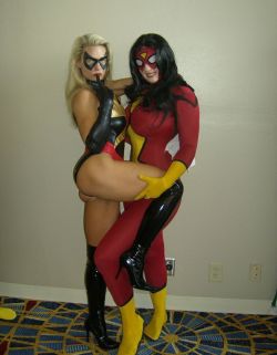 cosplay-paradise:  Spiderwoman and Scarlett cosplaycosplayparadise.net