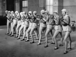 whataboutbobbed:  foxy boxers, England, October 7, 1929 