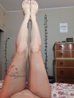 taylorrose-xx:  I’ve got to work out more if keeping my legs up in the air almost made me pass out 