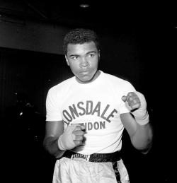 happy b day to the best boxer ever (yeah i said it :P) muhammad ali