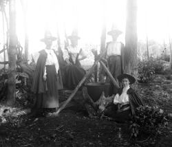  jess-rw:  Witches-Circa 1800s    