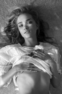  Rosie Huntington-Whiteley in “English Rose” for Vogue Germany, June 2014 Photographed by: Camilla Åkrans  