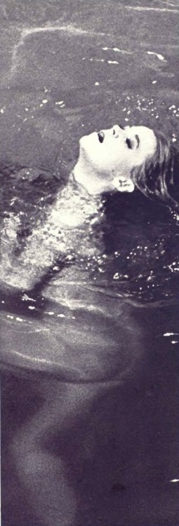XXX eroticaretro:  Jane Fonda makes a splash photo