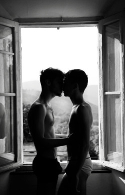 twoboysarebetter:  more cute gay couples at: http://twoboysarebetter.tumblr.com