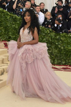 celebsofcolor:  SZA attends the Heavenly Bodies: Fashion &amp; The Catholic Imagination Costume Institute Gala at The Metropolitan Museum of Art on May 7, 2018 in New York City.