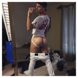 bigbroth4u:  I’ve always wanted to fuck a baseball player. I don’t give a shit about the game but their uniforms turn me on. I think I’ll add this to my sexual bucket list.  Think YOU can turn me on? Show me! Find @bigbroth4u on Twitter for even