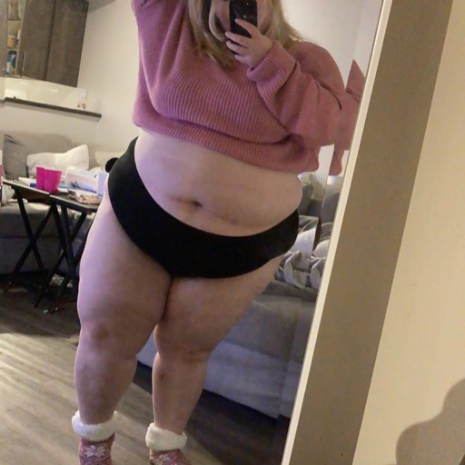 theplushblonde:Plush &amp; Cozy 💕Having a threesome with my favourites Ben &amp; Jerry’s. Who wants to come force me to eat the whole thing? 😘 Threesomes aree awesome especially with 2 big fat ladies