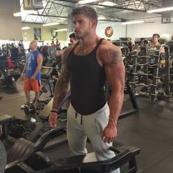 muscle-addicted:  Colin Wayne 