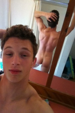 realdudesnaked:    Follow me at “Real Dudes Naked” to see more hot amateur guys!!!