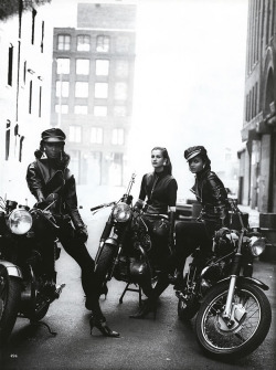 madamedevereshideaway:  Badass bitches Naomi, Karen &amp; Helena in Claude Montana by Peter Lindbergh for Vogue 