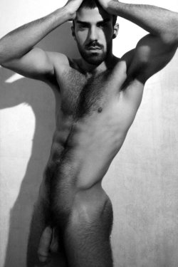 nakedmanblog:maleformandbeauty:Armando Santos