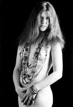 babeimgonnaleaveu:    Janis Joplin photographed by Bob Seidemann, 1967. (via)  “Asked to describe the scene in his studio the day Janis arrived to pose for the nude poster, Seidemann says that originally the plan was for her to be bare only from the