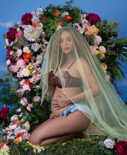 queenstravelingdarling: acewiththelemonade:  Beyoncé + Serena Williams: The pregnant queens of 2017  Ekkkkkkkk they gonna have play dates together!!!!!!!! 