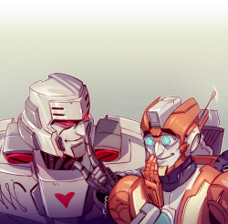 gokuma:  larbestaaargh:  all I want for Christmas is Megatron and Rung being friends and joke about old men things  + Ratchet = OT3